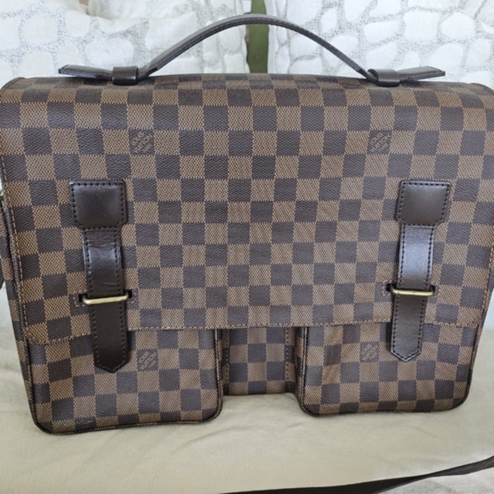 Statement piece- Louis Vuitton Broadway bag. Excellent Condition!!!